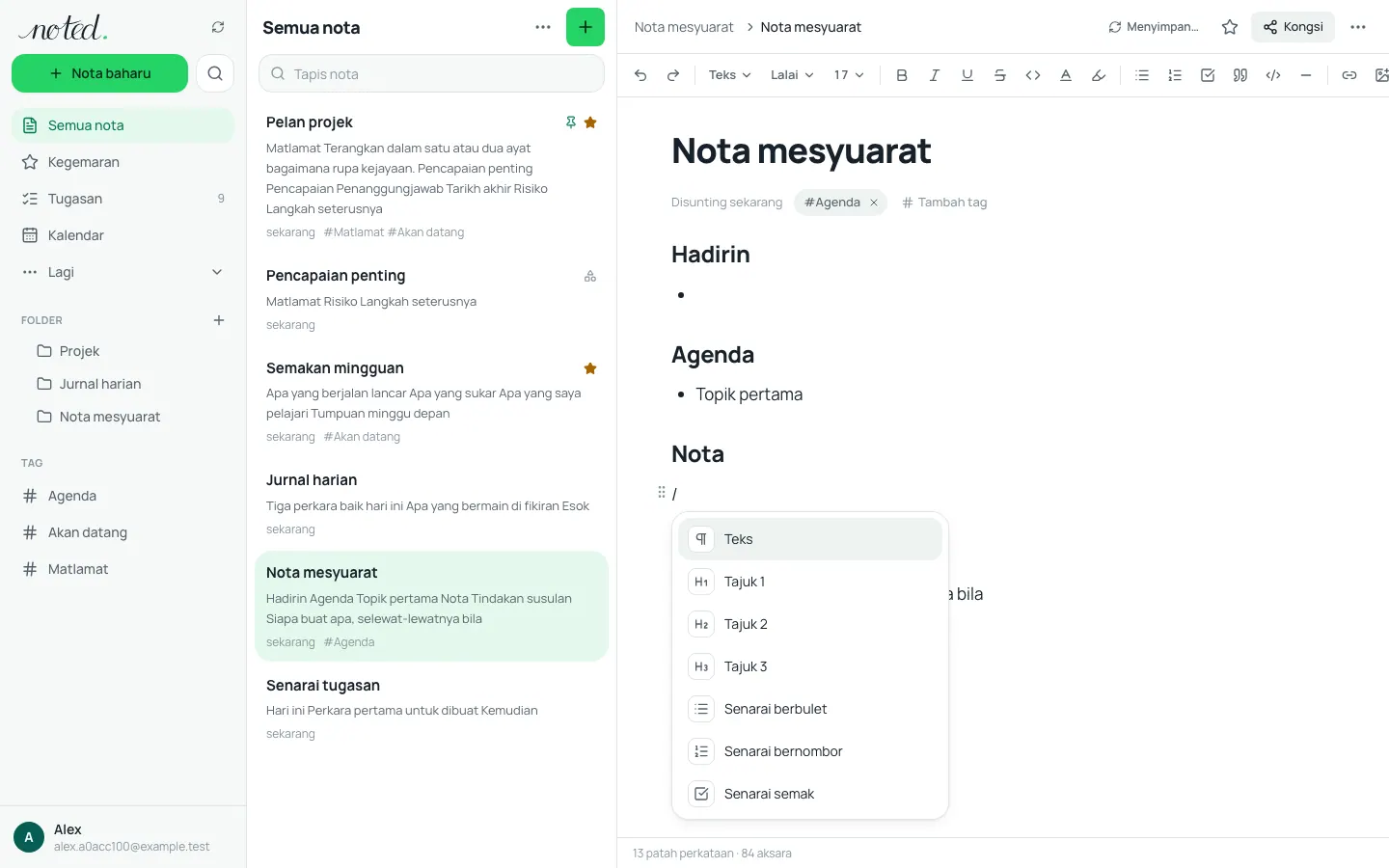 Menu garis miring dalam editor yang menyenaraikan blok untuk disisipkan