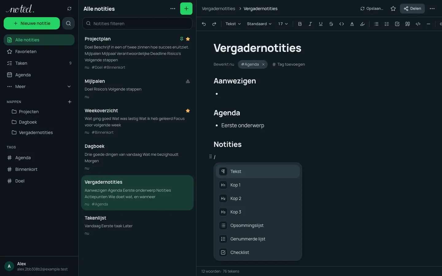 Het slash-menu in de editor met blokken om in te voegen