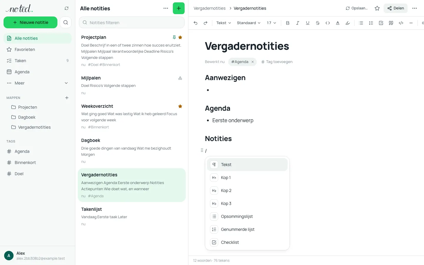 Het slash-menu in de editor met blokken om in te voegen