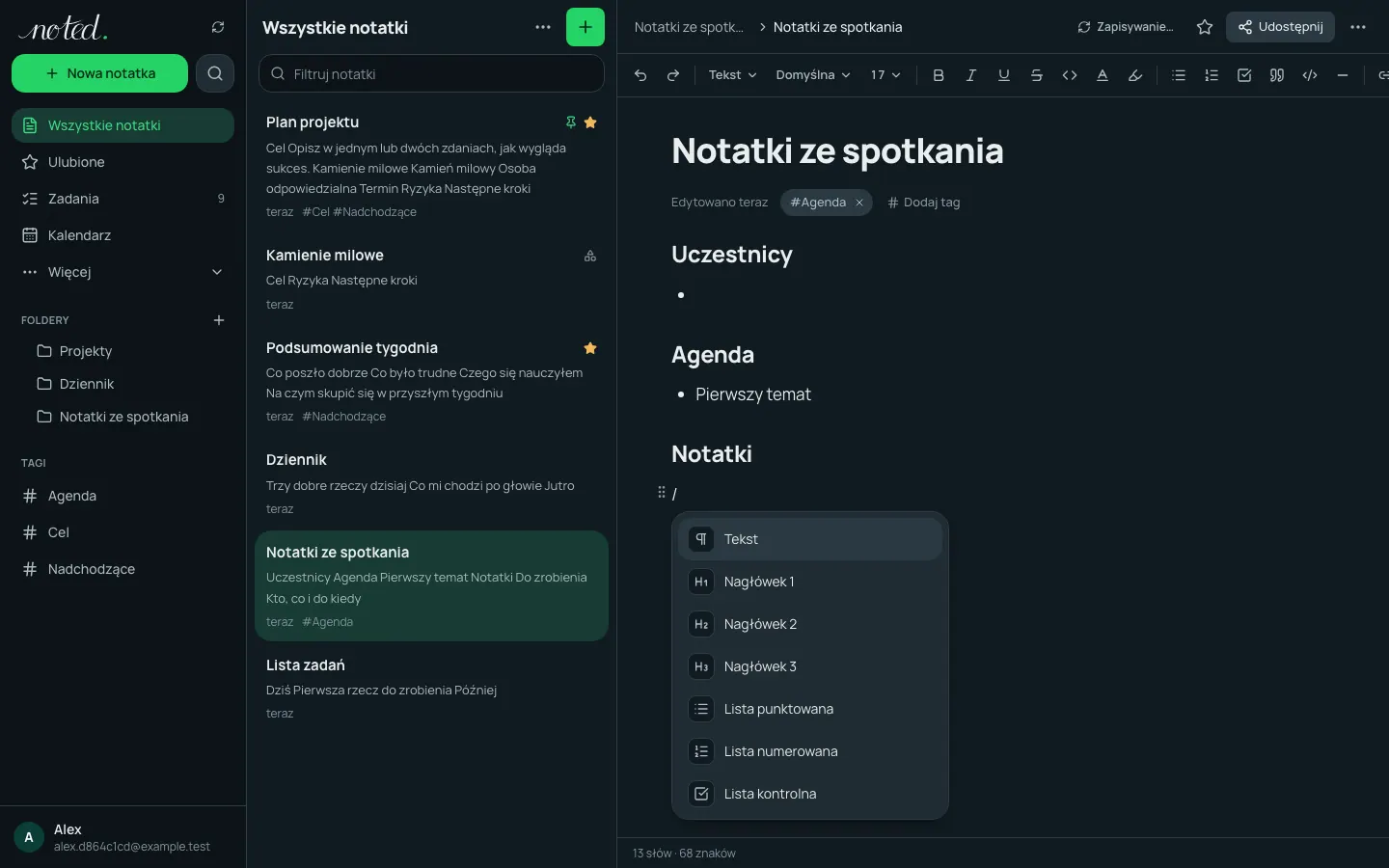Menu ukośnika w edytorze z listą bloków do wstawienia