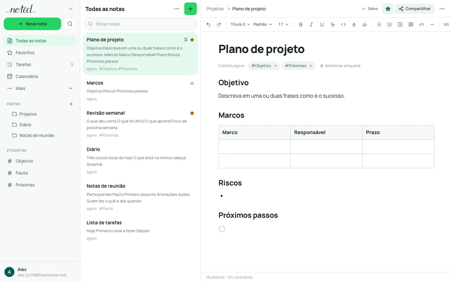 O editor do noted. com uma nota aberta ao lado da lista de pastas